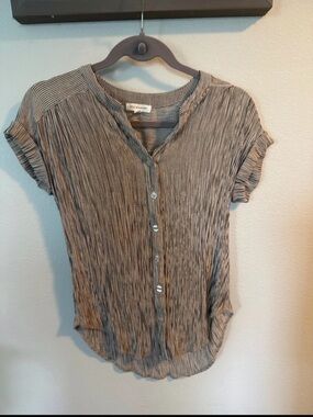 Blu Pepper Button-Front Short Sleeve Pleated Top - Beige & Black Stripe